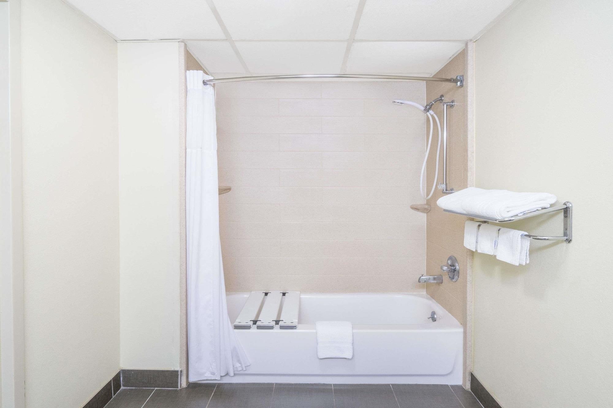 Days Inn By Wyndham Oak Grove/Ft. Campbell Esterno foto