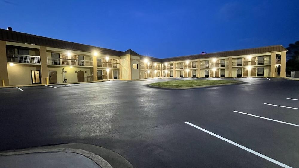 Days Inn By Wyndham Oak Grove/Ft. Campbell Esterno foto