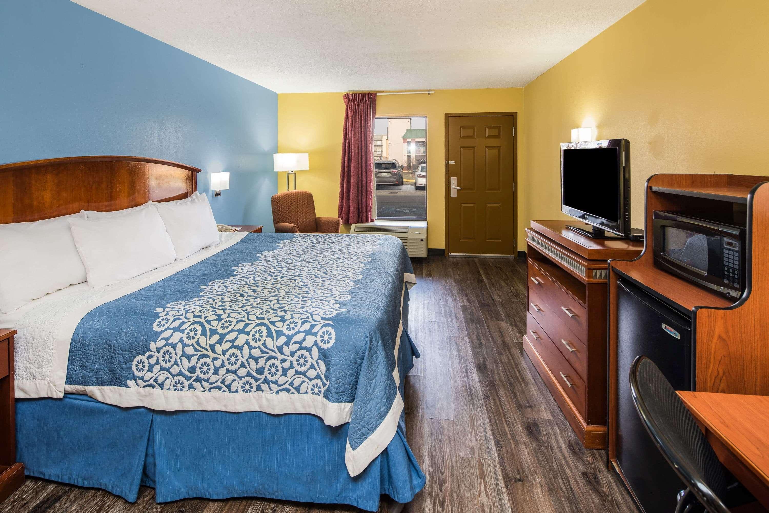 Days Inn By Wyndham Oak Grove/Ft. Campbell Esterno foto