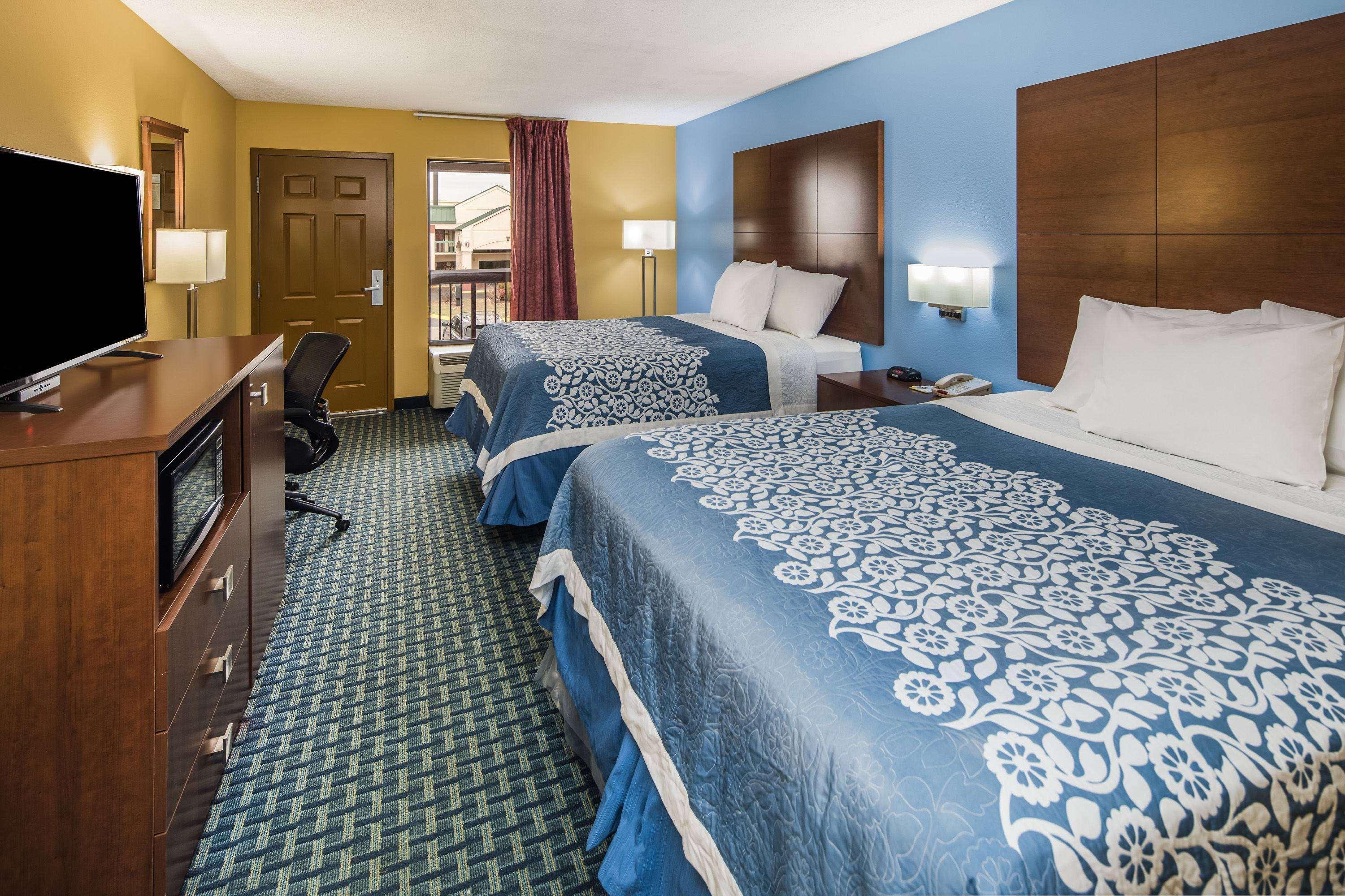 Days Inn By Wyndham Oak Grove/Ft. Campbell Esterno foto