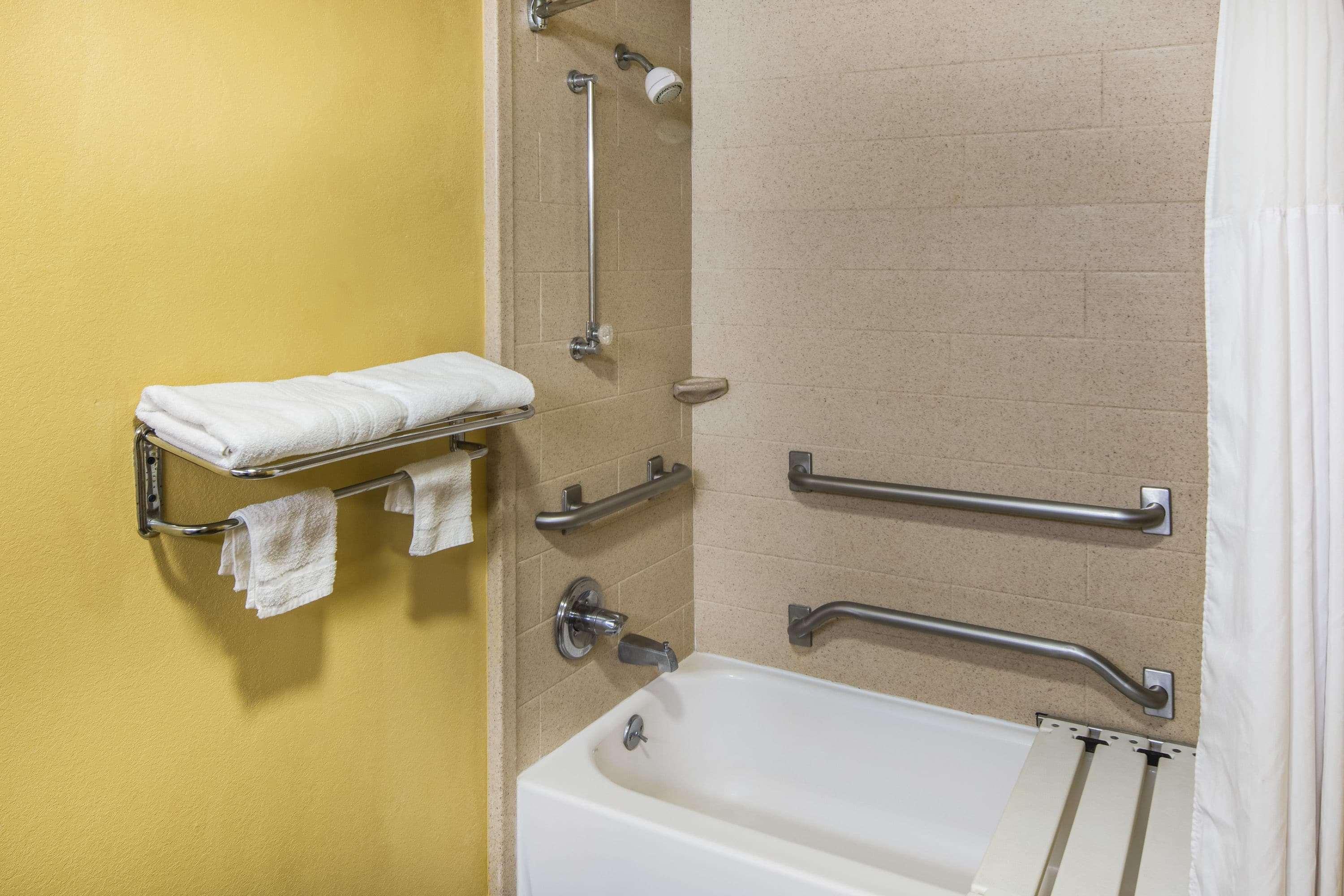 Days Inn By Wyndham Oak Grove/Ft. Campbell Esterno foto