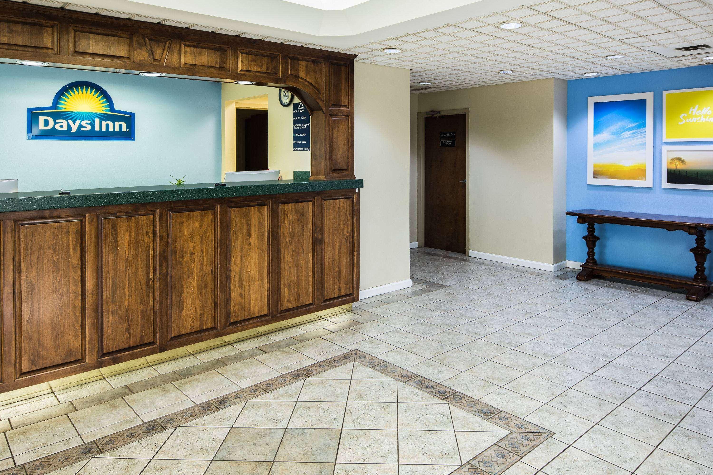 Days Inn By Wyndham Oak Grove/Ft. Campbell Esterno foto