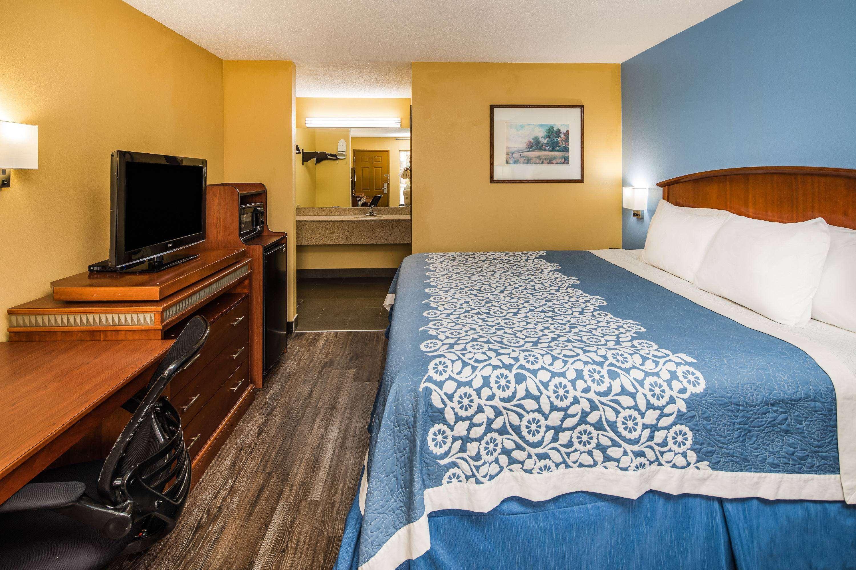Days Inn By Wyndham Oak Grove/Ft. Campbell Esterno foto