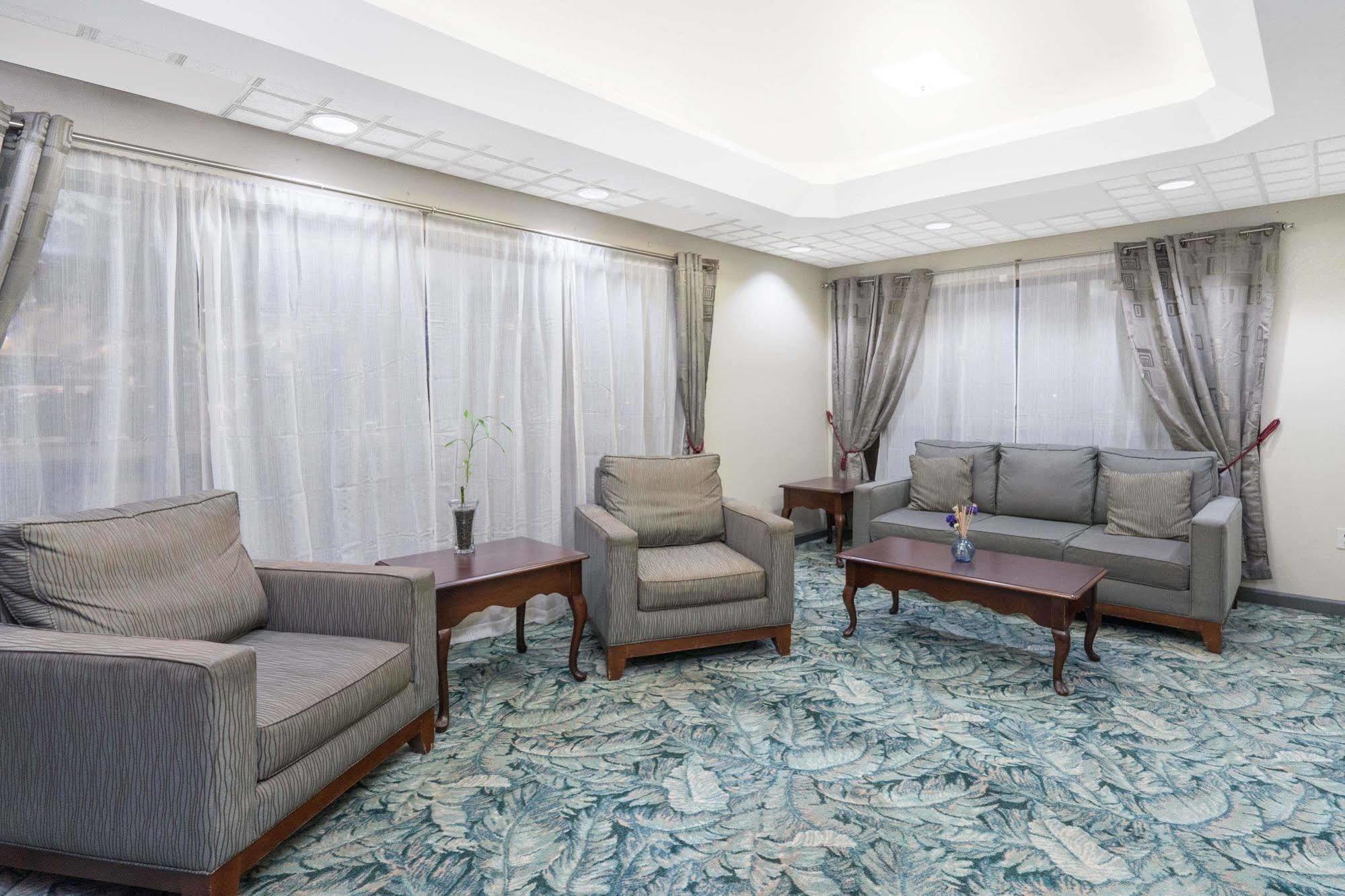 Days Inn By Wyndham Oak Grove/Ft. Campbell Esterno foto