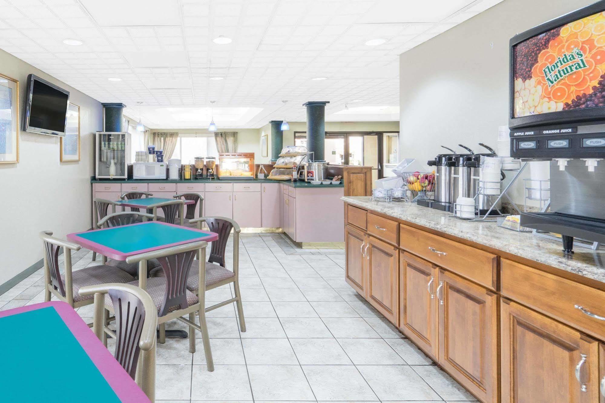 Days Inn By Wyndham Oak Grove/Ft. Campbell Esterno foto