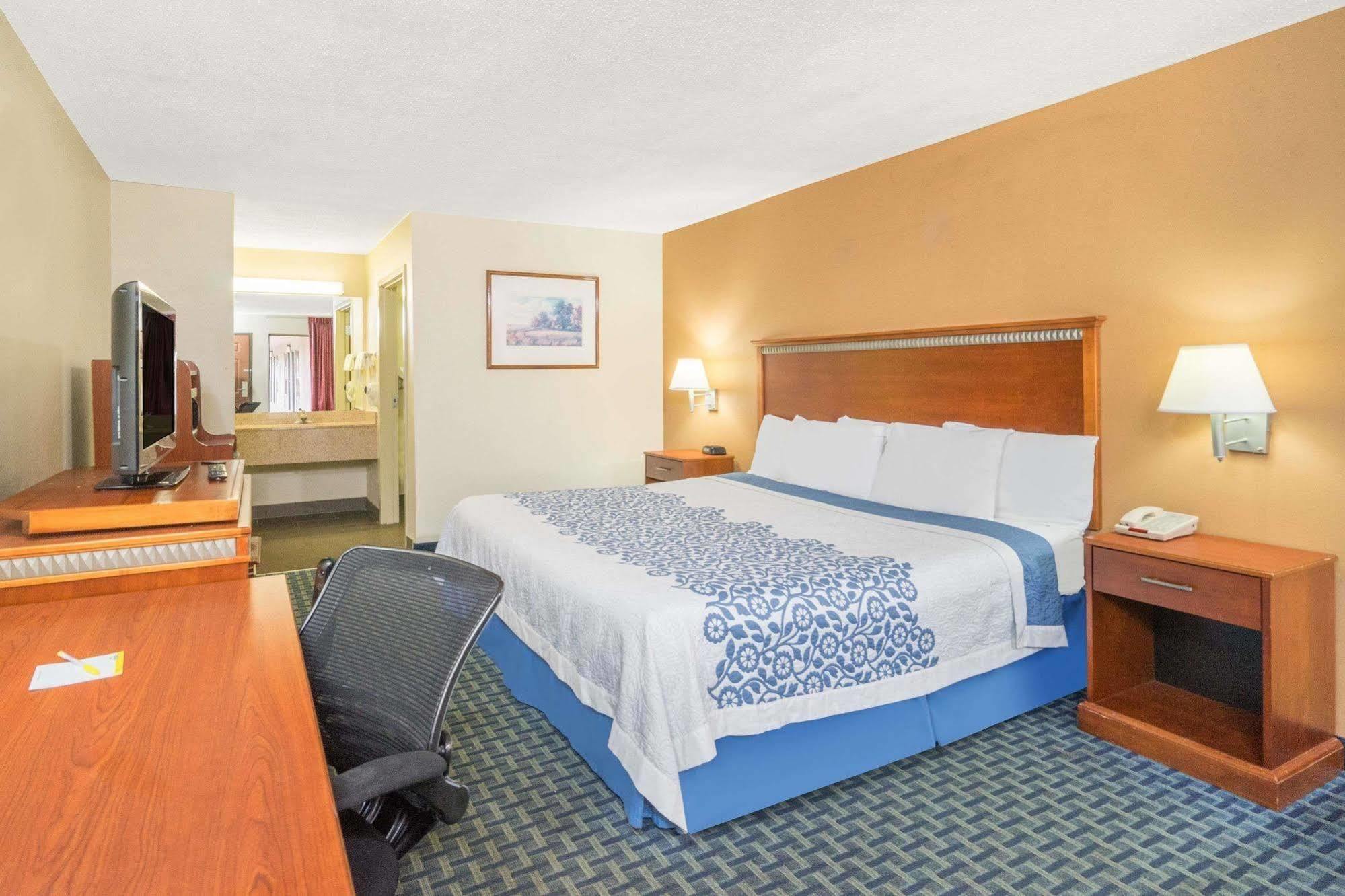 Days Inn By Wyndham Oak Grove/Ft. Campbell Esterno foto