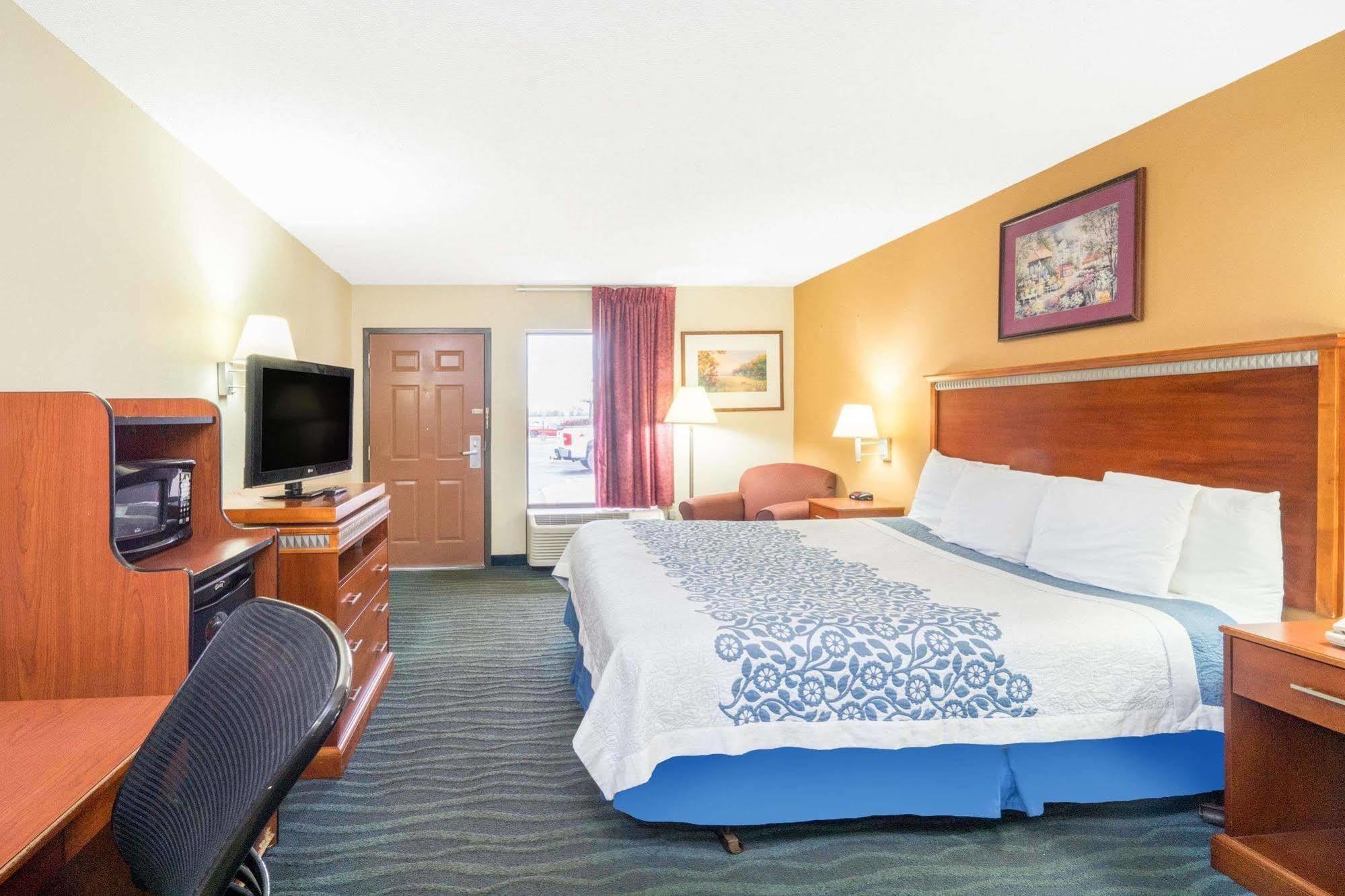 Days Inn By Wyndham Oak Grove/Ft. Campbell Esterno foto