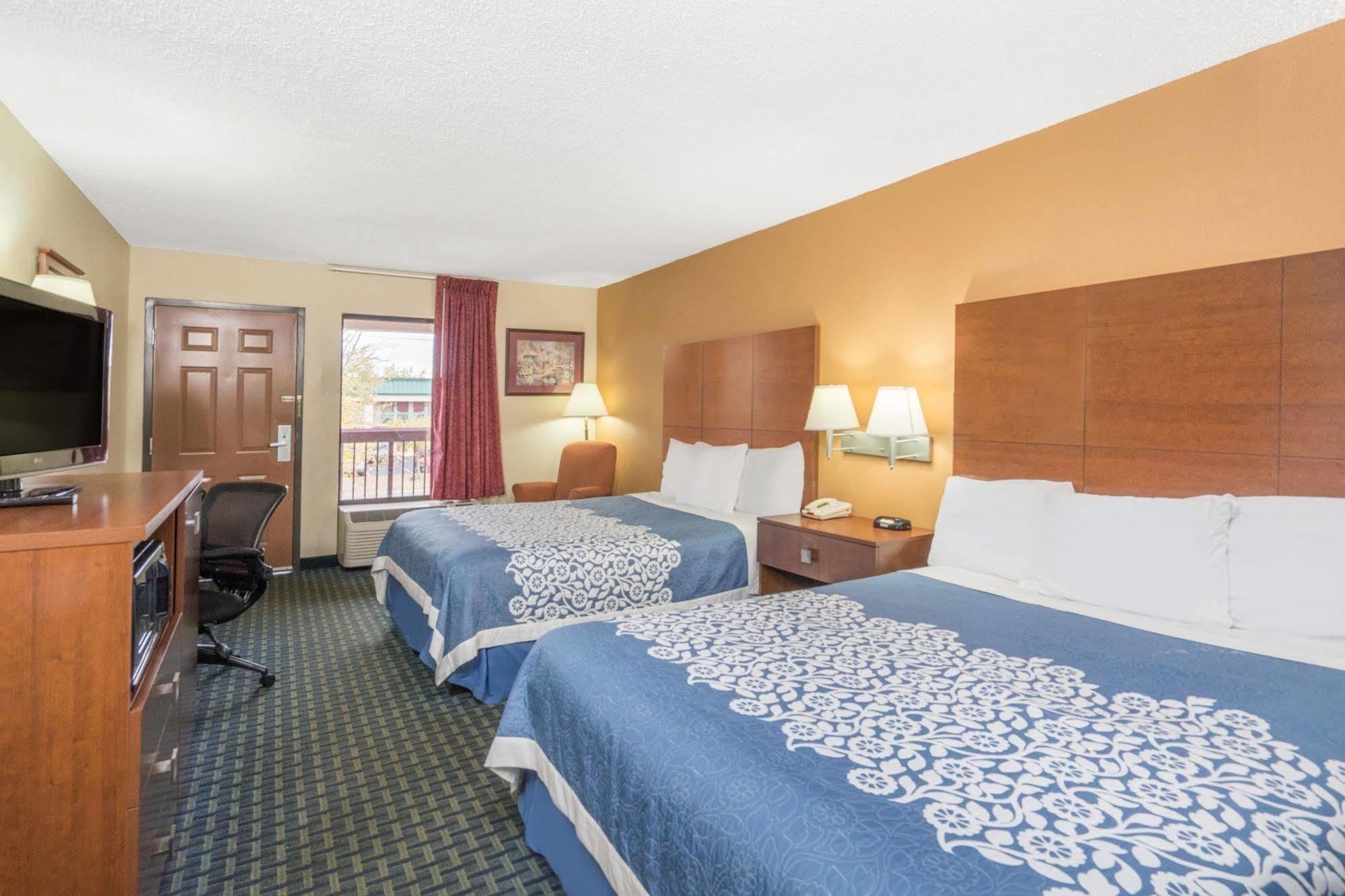 Days Inn By Wyndham Oak Grove/Ft. Campbell Esterno foto