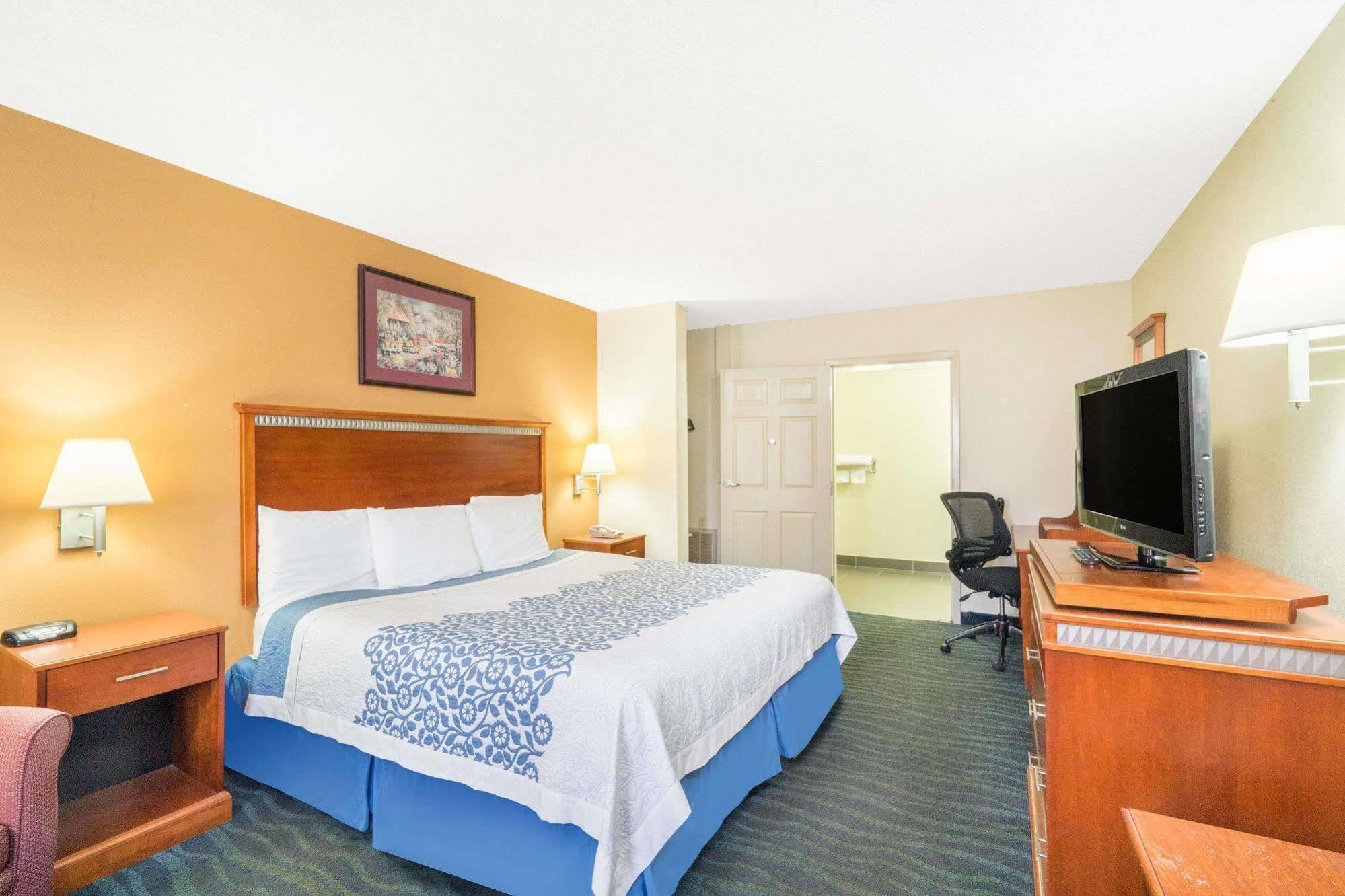 Days Inn By Wyndham Oak Grove/Ft. Campbell Esterno foto