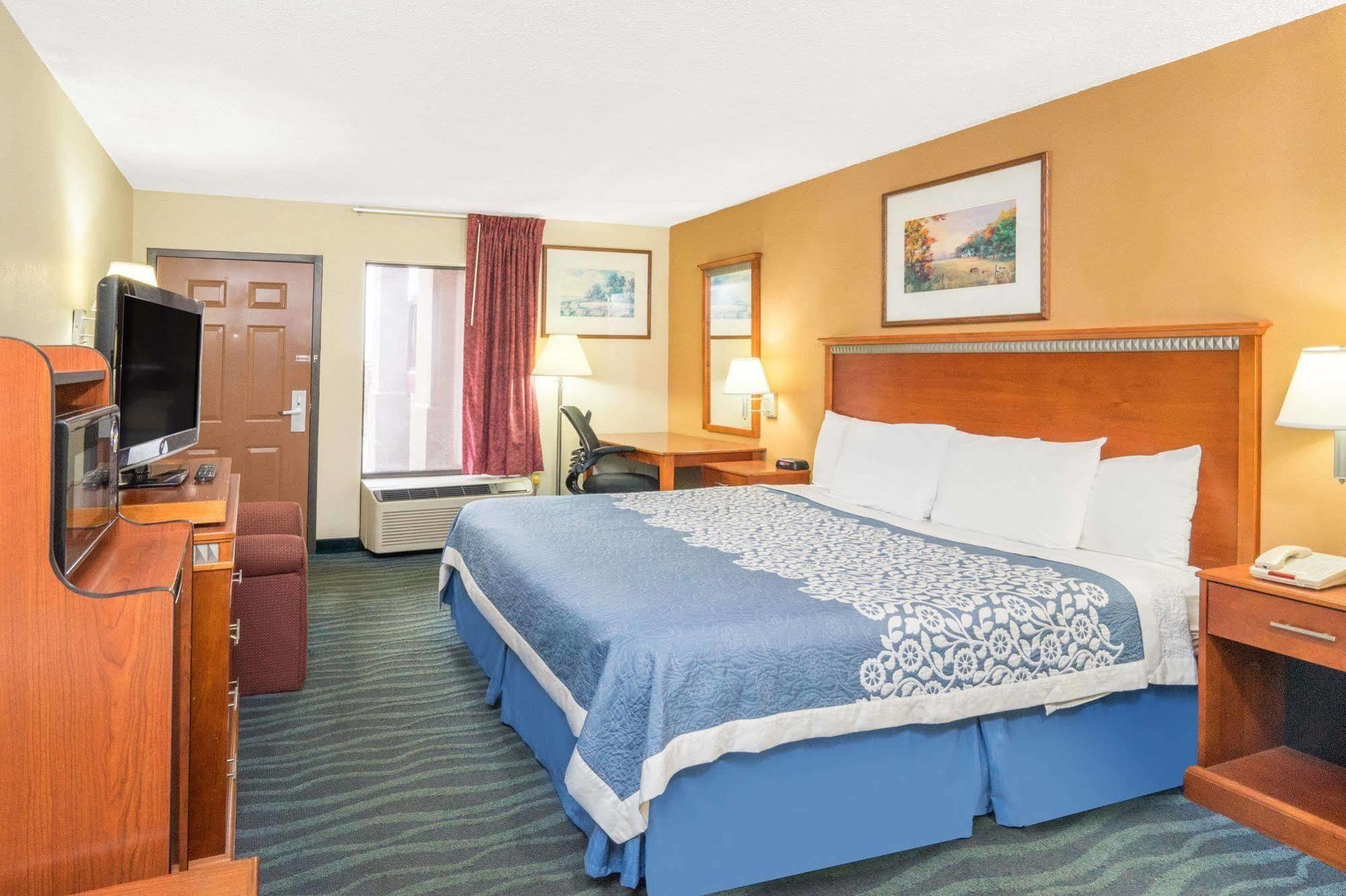 Days Inn By Wyndham Oak Grove/Ft. Campbell Esterno foto