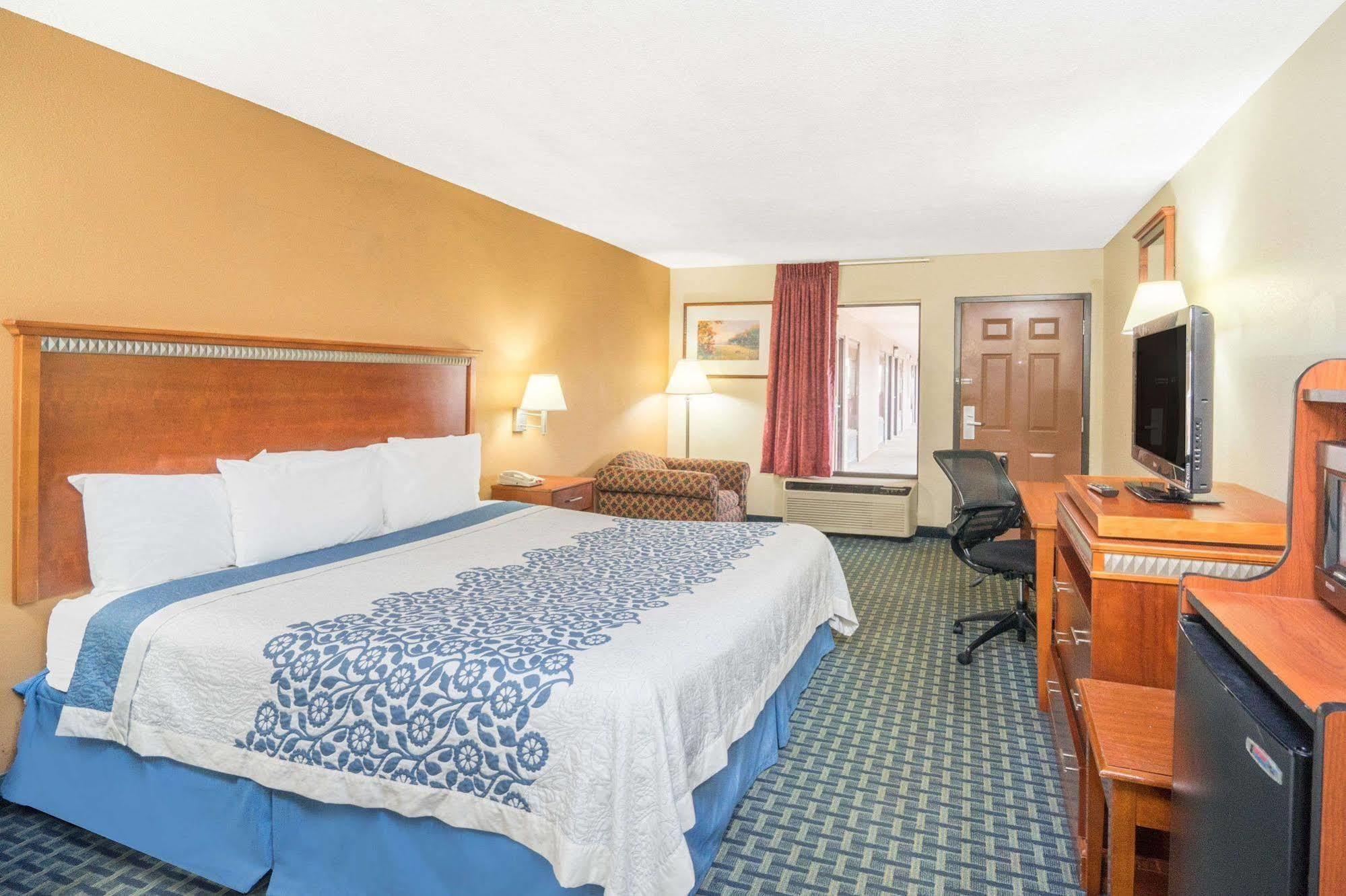 Days Inn By Wyndham Oak Grove/Ft. Campbell Esterno foto