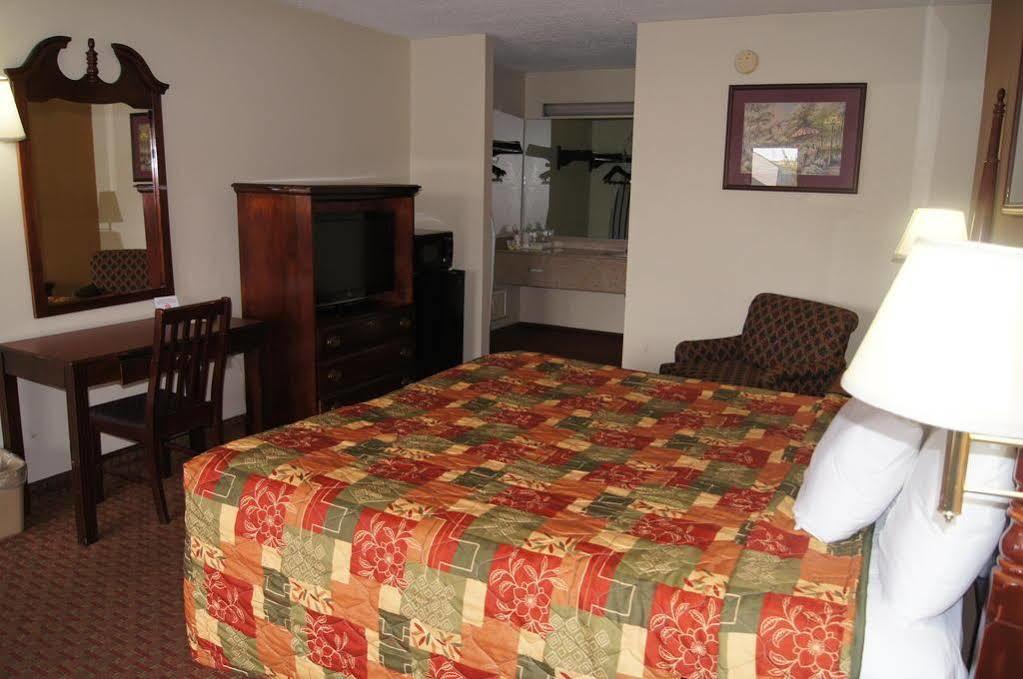 Days Inn By Wyndham Oak Grove/Ft. Campbell Esterno foto