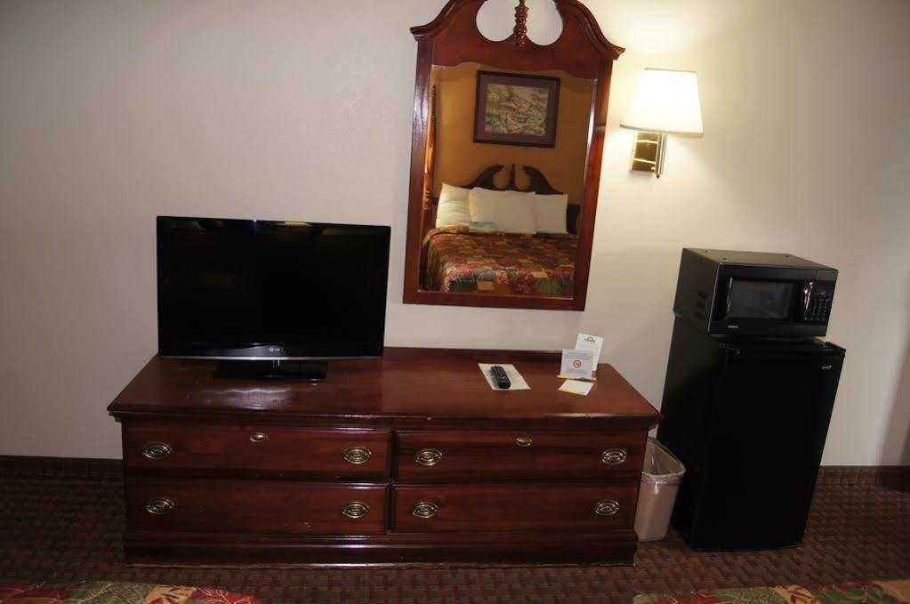 Days Inn By Wyndham Oak Grove/Ft. Campbell Esterno foto