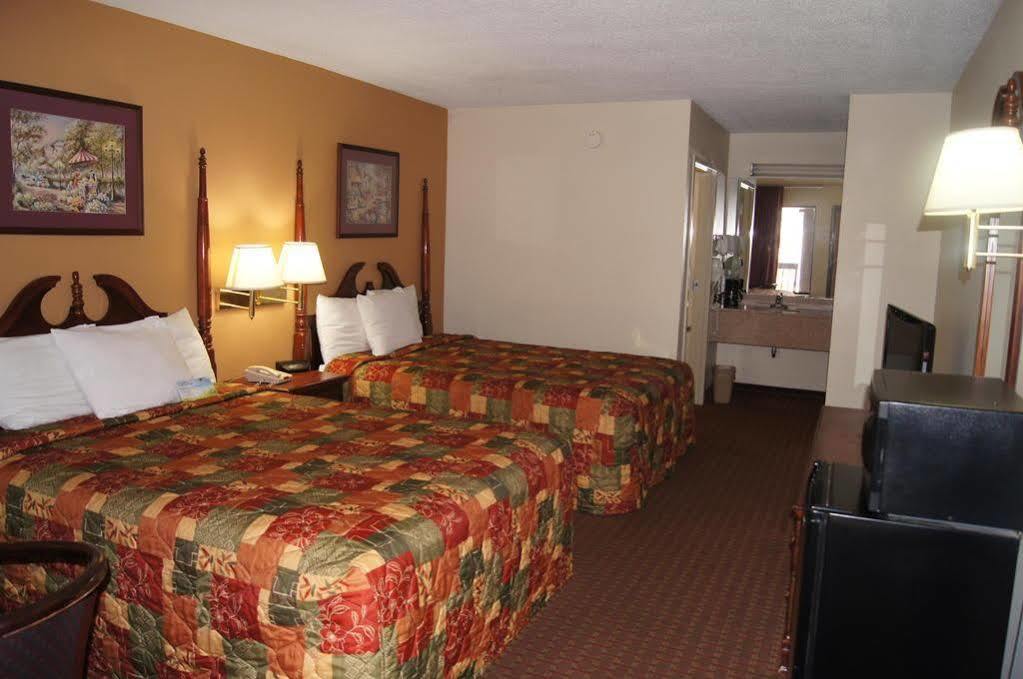 Days Inn By Wyndham Oak Grove/Ft. Campbell Esterno foto